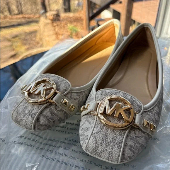 Michael Kors Women's Tan Loafers with Gold Accents NWT - Picture 3 of 5
